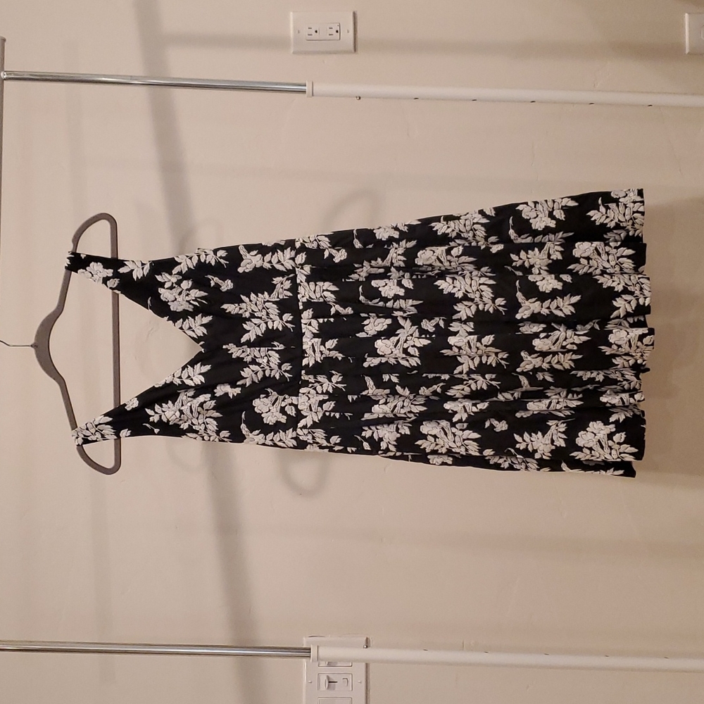 Betsey Johnson sleeveless black and white dress